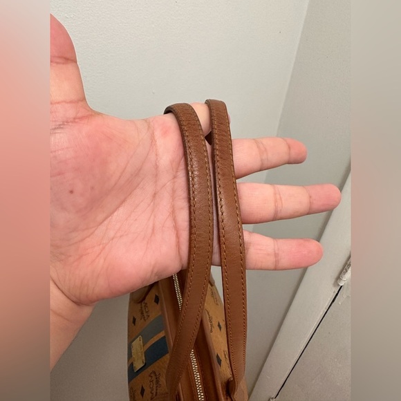 MCM Médium size Tote - Picture 2 of 10